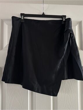 Abercrombie Mini Skirt Black Size L Built in Shorts Skort Faux Silk